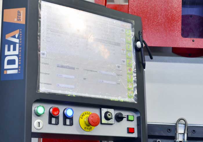Изображение-   Заводом «Электроагрегат» был приобретен гидравлический вертикально-гибочный пресс с ЧПУ Toskar серии MasterFab. В сентябре 2015 г. была проведена пуско-наладка спецоборудования и станок введен в эксплуатацию.